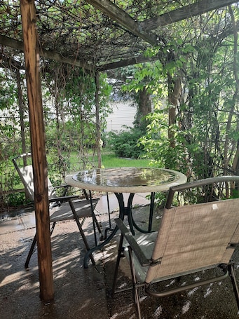 Outdoor dining. 2-bedroom home in quiet neighborhood