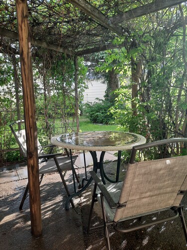 2-bedroom home in quiet neighborhood