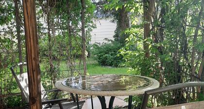 2-bedroom home in quiet neighborhood