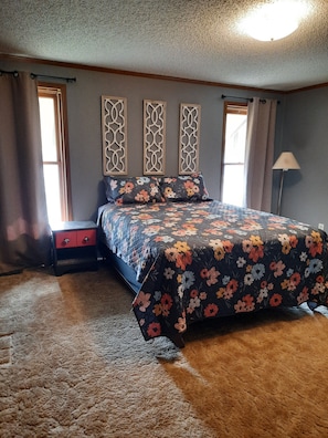 2 chambres, fer et planche à repasser, Wi-Fi gratuit, draps fournis