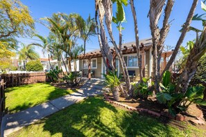 Exterior - Amazing 4BR Home w/Parking (San Diego)