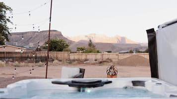 Bañera de hidromasaje al aire libre