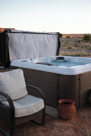 Bain à remous extérieur