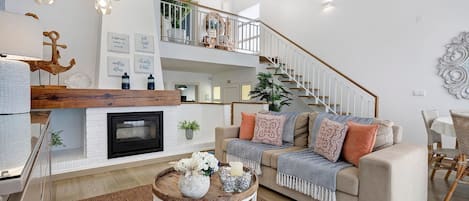 TV, fireplace