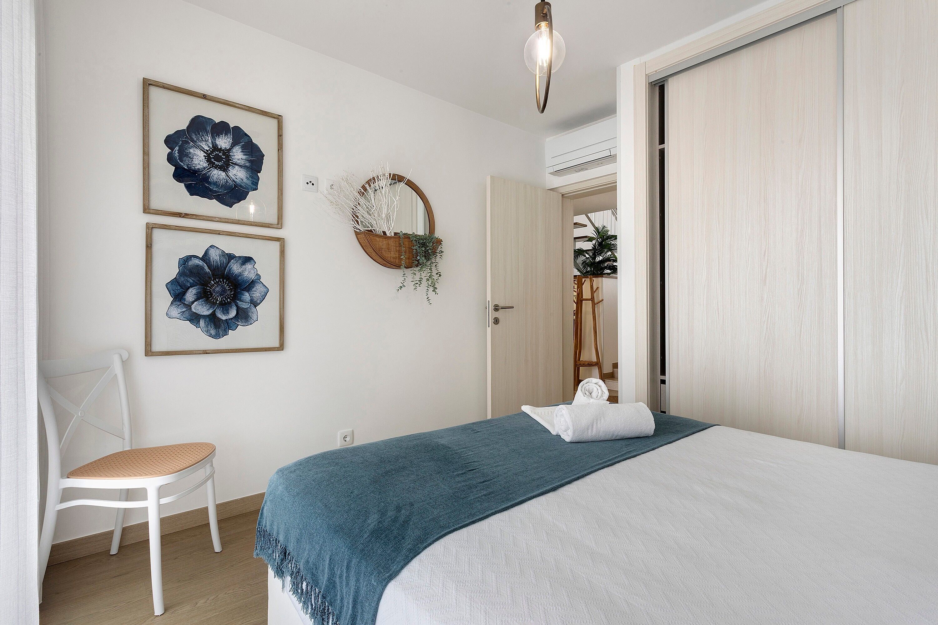 3 chambres, fer et planche à repasser, Wi-Fi, draps fournis