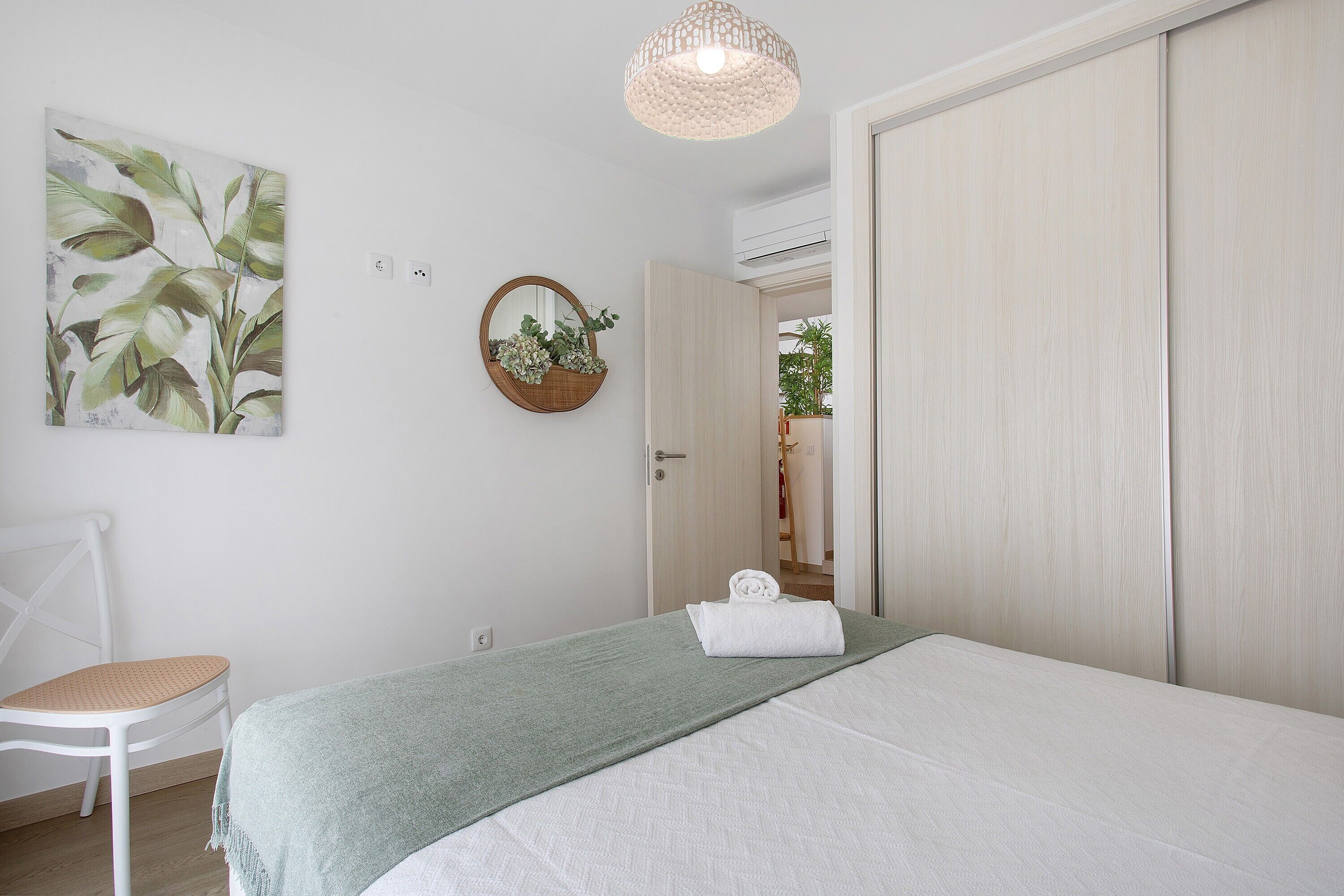 3 chambres, fer et planche à repasser, Wi-Fi, draps fournis