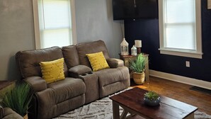 Living area - Home sweet home for Travelers (Peoria)