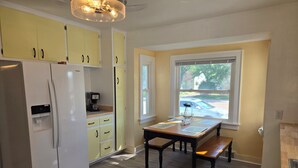 Private kitchen - Home sweet home for Travelers (Peoria)