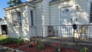 Exterior detail - Home sweet home for Travelers (Peoria)