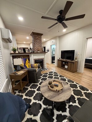 Living area - Charming 2-bedroom Bungalow in Florence (Florence)