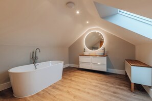 Shower, hair dryer - The Stables (Huntingdon)