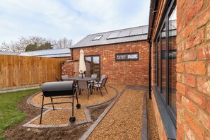 Outdoor dining - The Stables (Huntingdon)