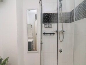 Shower - Granby Place Apartment 3 (Scarborough)