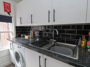 Cookware/dishes/utensils - Granby Place Apartment 3 (Scarborough)