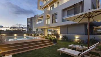 Deluxe Apartment, Garden View | Pool