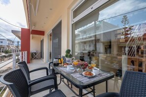 Outdoor dining - Luxury Maisonette
Earth homes in Chaniá, Greece (Chania)