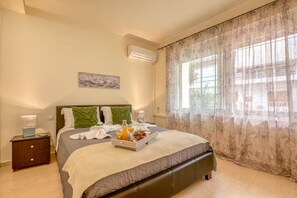 2 bedrooms, iron/ironing board, WiFi, bed sheets - Luxury Maisonette
Earth homes in Chaniá, Greece (Chania)