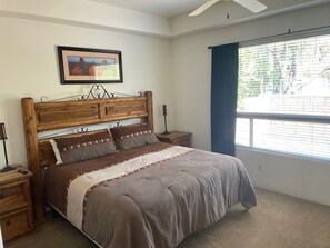 3 bedrooms, Internet, bed sheets - 3-bedroom townhome in brilliant Scottsdale in the heart of Kierland (Scottsdale)