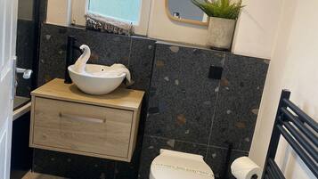 Combined shower/bathtub, deep-soaking bathtub, towels