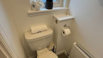Combined shower/bathtub, deep-soaking bathtub, towels