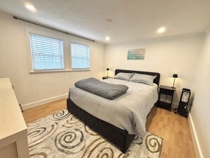 Room - Cozy Coastal Town Home (Saco)