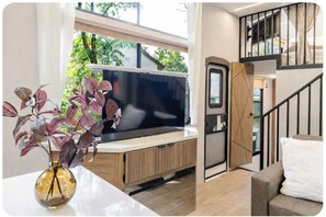 Room, Multiple Beds, Non Smoking, Private Bathroom | Interior