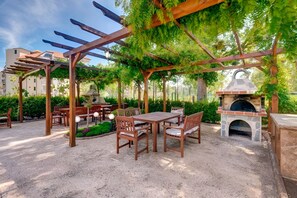 Outdoor dining - Marino Mar | Prime Studio | Balcony with Pool View | Spa & Sauna inclusive (Sonnenstrand)