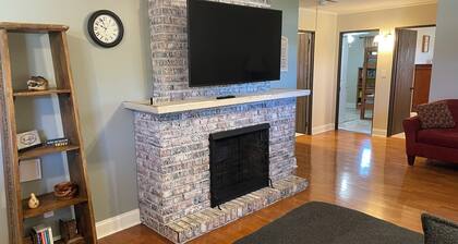 Quiet neighborhood 30 minutes from Quarter, Mardis Gras, Jazz Fest, Super Dome.