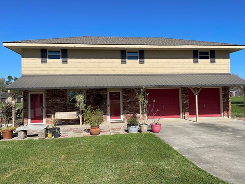 Charming 4BR home with many extras in a quiet neighborhood 30 min from downtown.