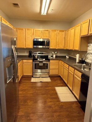 Paper towels - Cozy and Inviting  2-bedroom apartment minutes away from downtown. (Boone)