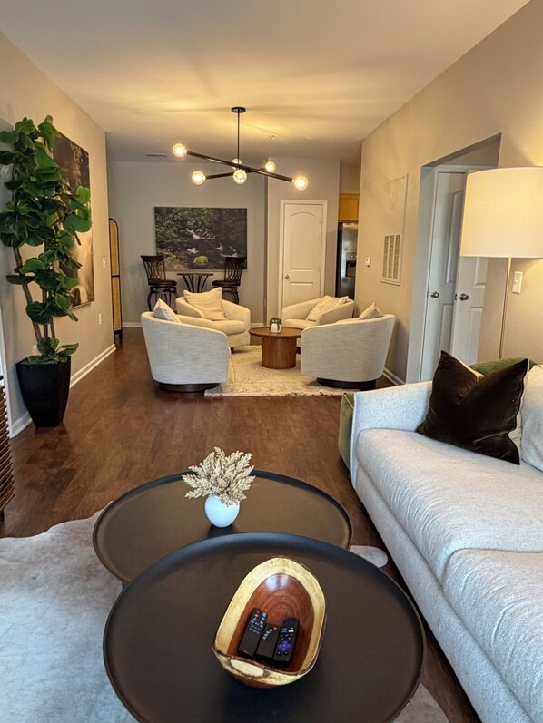 Living area - Spacious and inviting  2-bedroom apartment with AC in charming Boone (Boone)