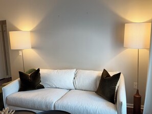 Living area - Spacious and inviting  2-bedroom apartment with AC in charming Boone (Boone)