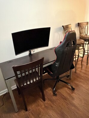 Interior - Spacious and inviting  2-bedroom apartment with AC in charming Boone (Boone)