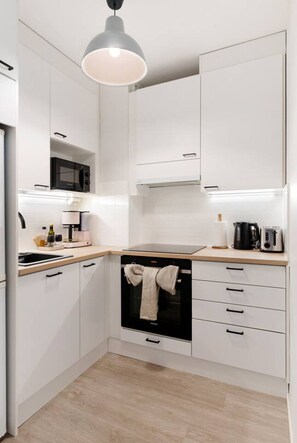 Fridge, microwave, oven, stovetop - Funky City Apartment By Lapland Host (Rovaniemi)
