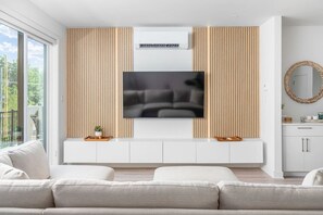 TV - Spacious 3BR Penthouse Condo – Modern Comfort (Mirabel)