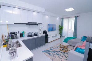 Private kitchen - Skyline Splendor with City views, Mini Golf & Spa (Nairobi)