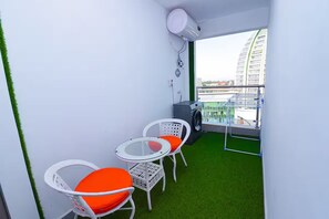 Outdoor dining - Skyline Splendor with City views, Mini Golf & Spa (Nairobi)