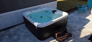 Outdoor spa tub - 2-bedroom Cozy Coastal Cottage in Santa Rosa Beach with Hot Tub and Firepit (Santa Rosa Beach)