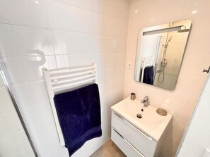 Bathroom - House 5 minutes from the beach (Pérols)