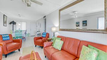 Condo (2 Bedrooms) | Property amenity
