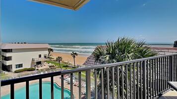 Condo (2 Bedrooms) | Property amenity