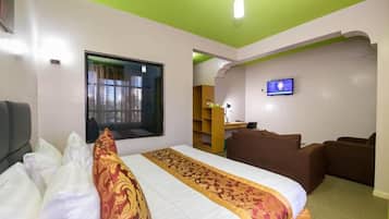 Deluxe Double Room, Patio, Garden View