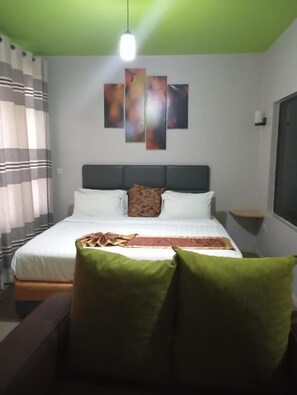 In-room safe, desk, laptop workspace, soundproofing