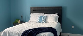 Delightful 2-bedroom cottage with AC. Highway 1 Trans Canada near Badger