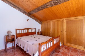 4 dormitorios, tabla de planchar con plancha, wifi
