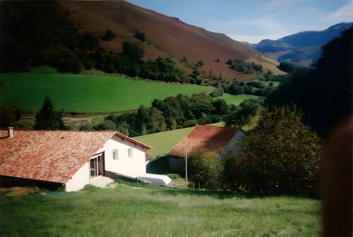 150 m² Ground-Floor Apartment with Mountain View, Private Terrace & Wi-Fi