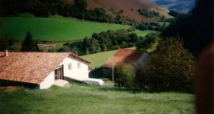 150 m² Ground-Floor Apartment with Mountain View, Private Terrace & Wi-Fi