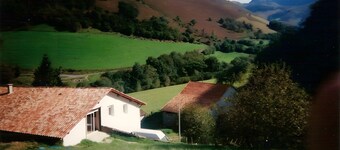 150 m² Ground-Floor Apartment with Mountain View, Private Terrace & Wi-Fi