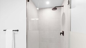 Shower, hair dryer, towels, shampoo - Floor-to-Ceiling Light Chic Miami Studio (Miami)