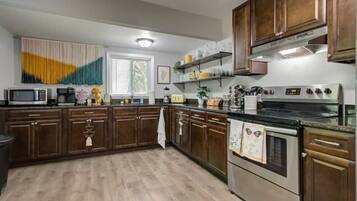 Coffee/tea maker, fridge, microwave, oven